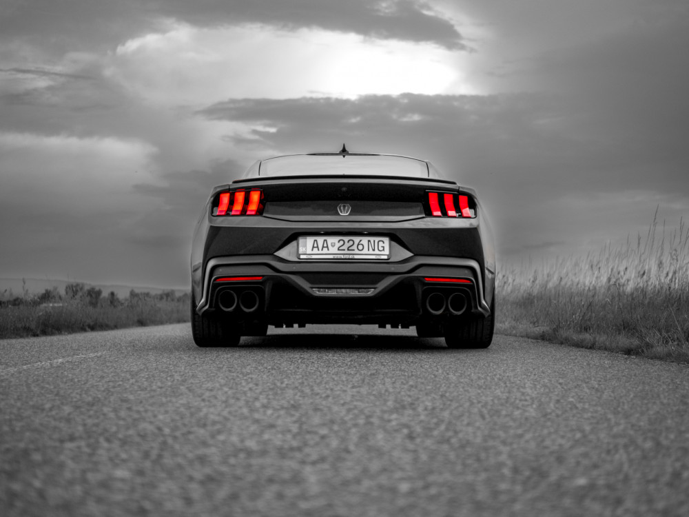 Ford Mustang Dark Horse